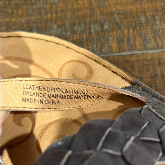 Born Gray leather Sandals with Stylish Comfort NWOT - Picture 3 of 5
